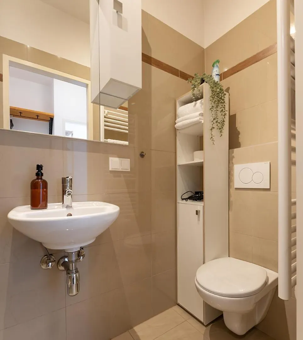 Zentral Und Ruhig Bei Schoenbrunn Vienna Apartment