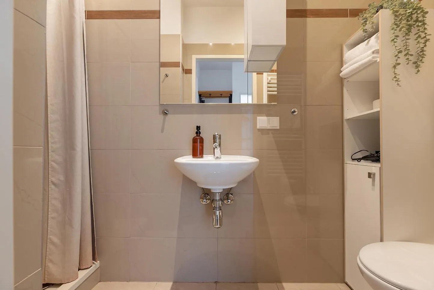 Apartment Zentral Und Ruhig Bei Schoenbrunn Vienna Austria