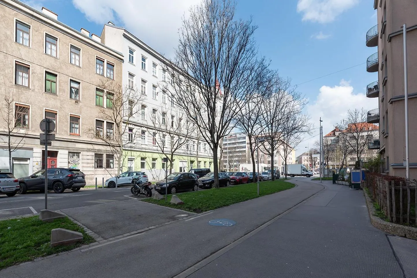Zentral Und Ruhig Bei Schoenbrunn Vienna Austria